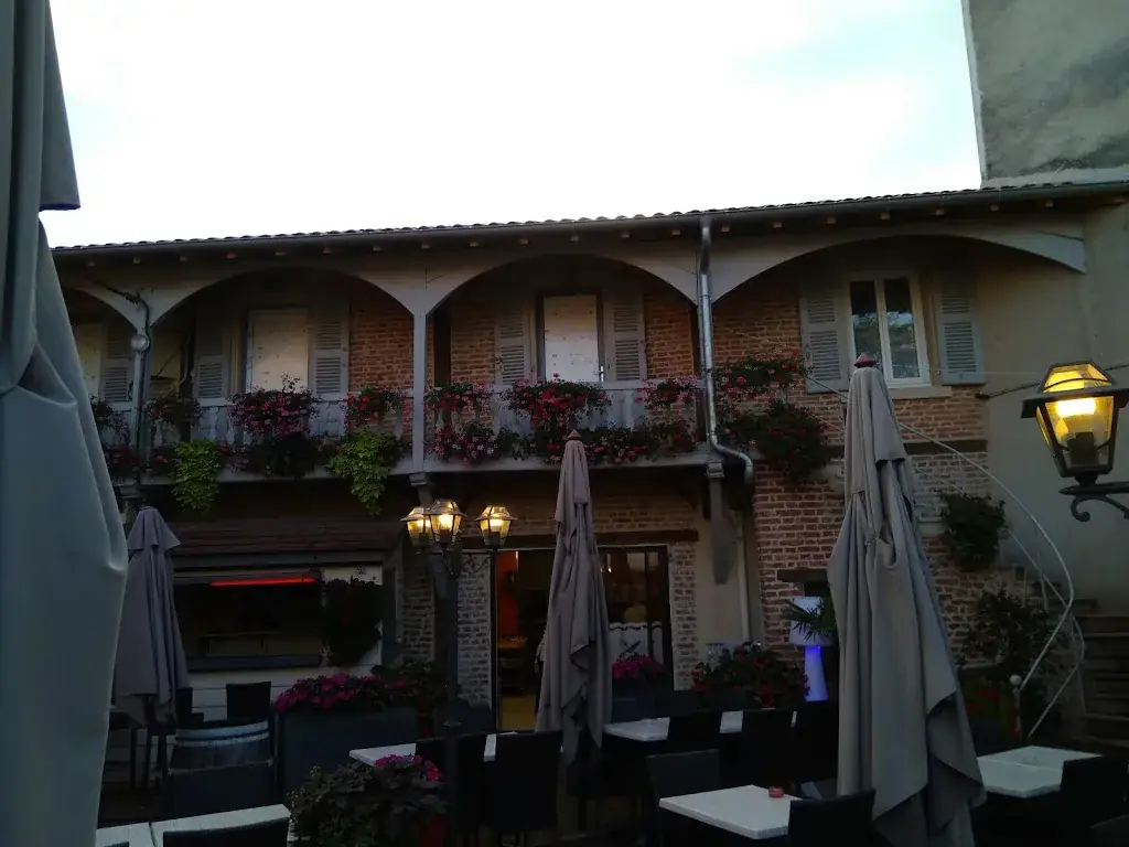 Robert Hayter_L'Okavango_Châtillon-sur-Chalaronne_Bewertung