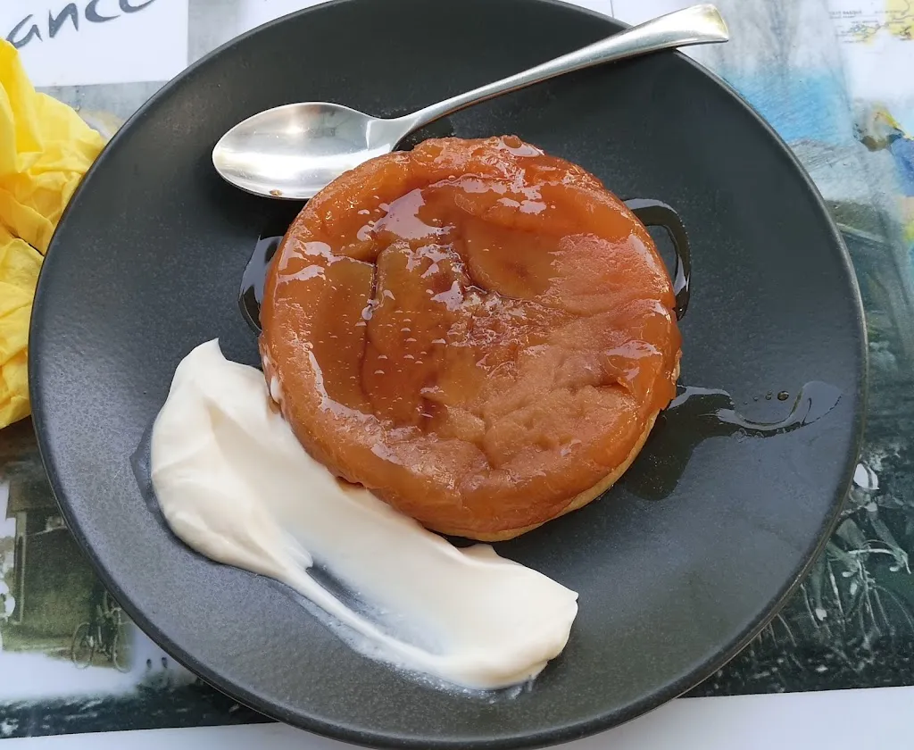 kevin bolger_Le République_Châtillon-sur-Chalaronne_review