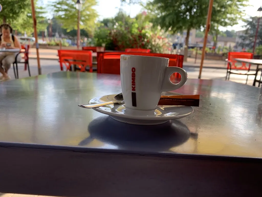 Edward_Le République_Châtillon-sur-Chalaronne_review