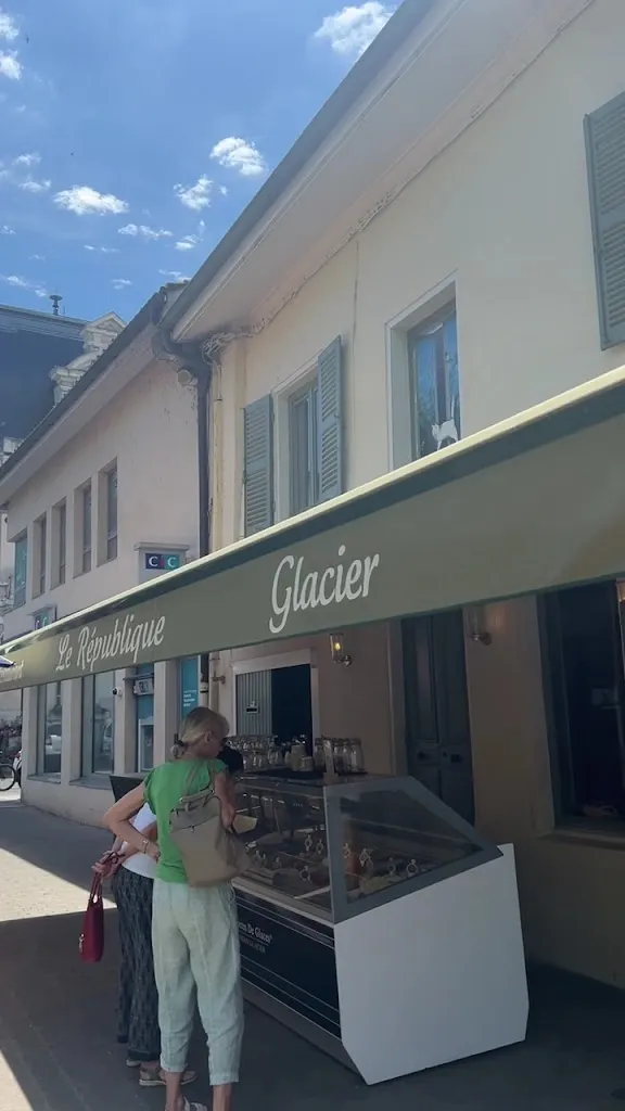 Le République_Châtillon-sur-Chalaronne_slider_image_2