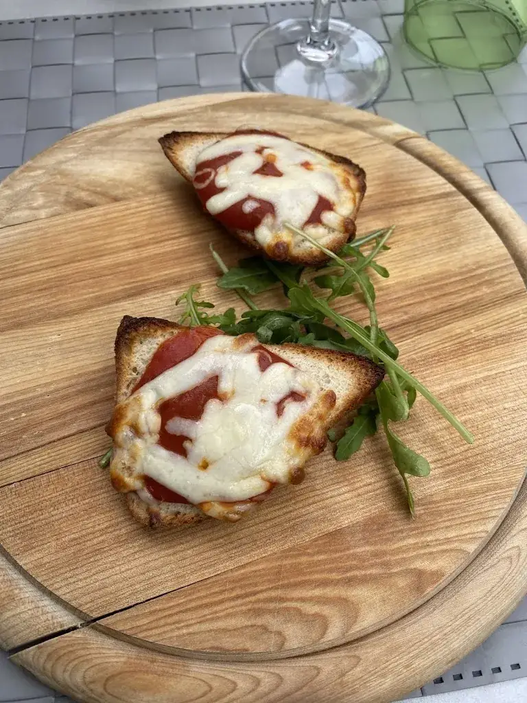 Jim Reucher_La Cena_Luxembourg_review