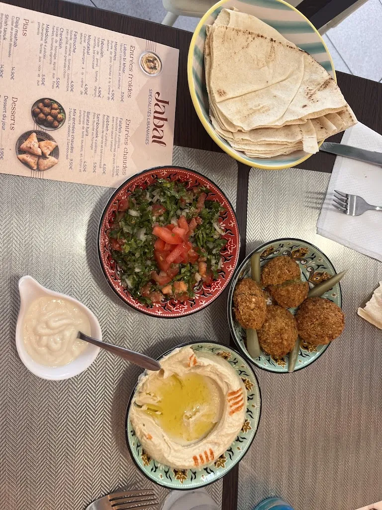 Mariana Oliveira_Jabal_Rombas_review