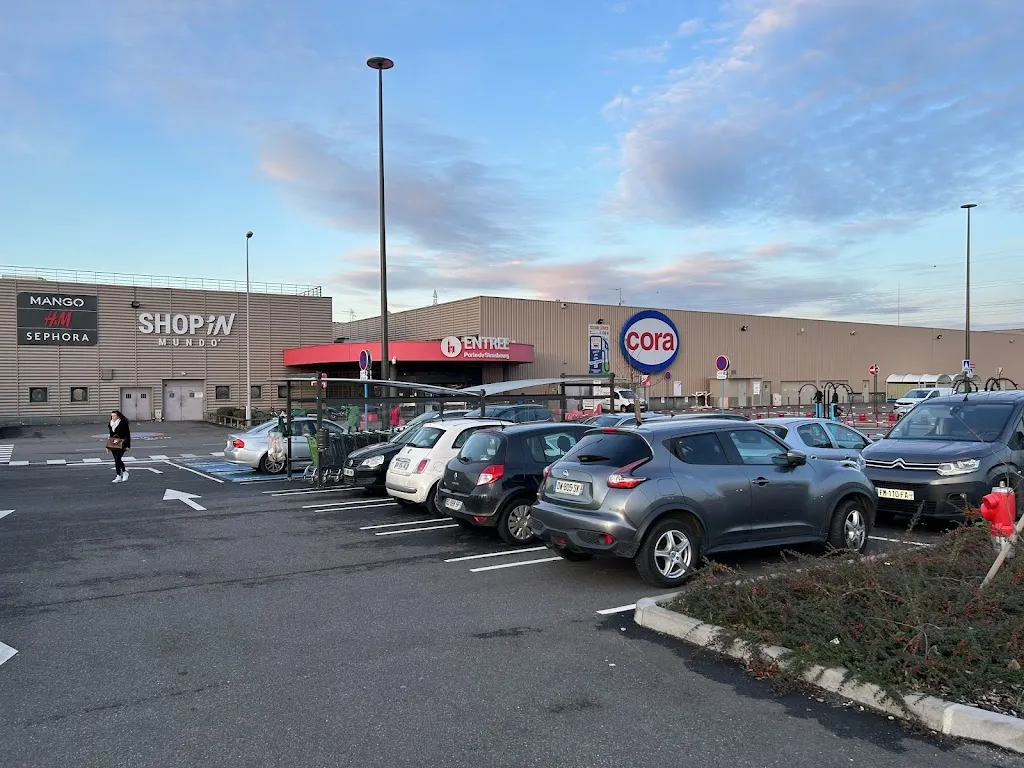 Centre Commercial Shop'in Mundo' restaurante en Mundolsheim