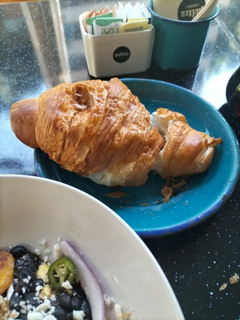 Therry López_Peltre (Río Lerma)_Mexico_review