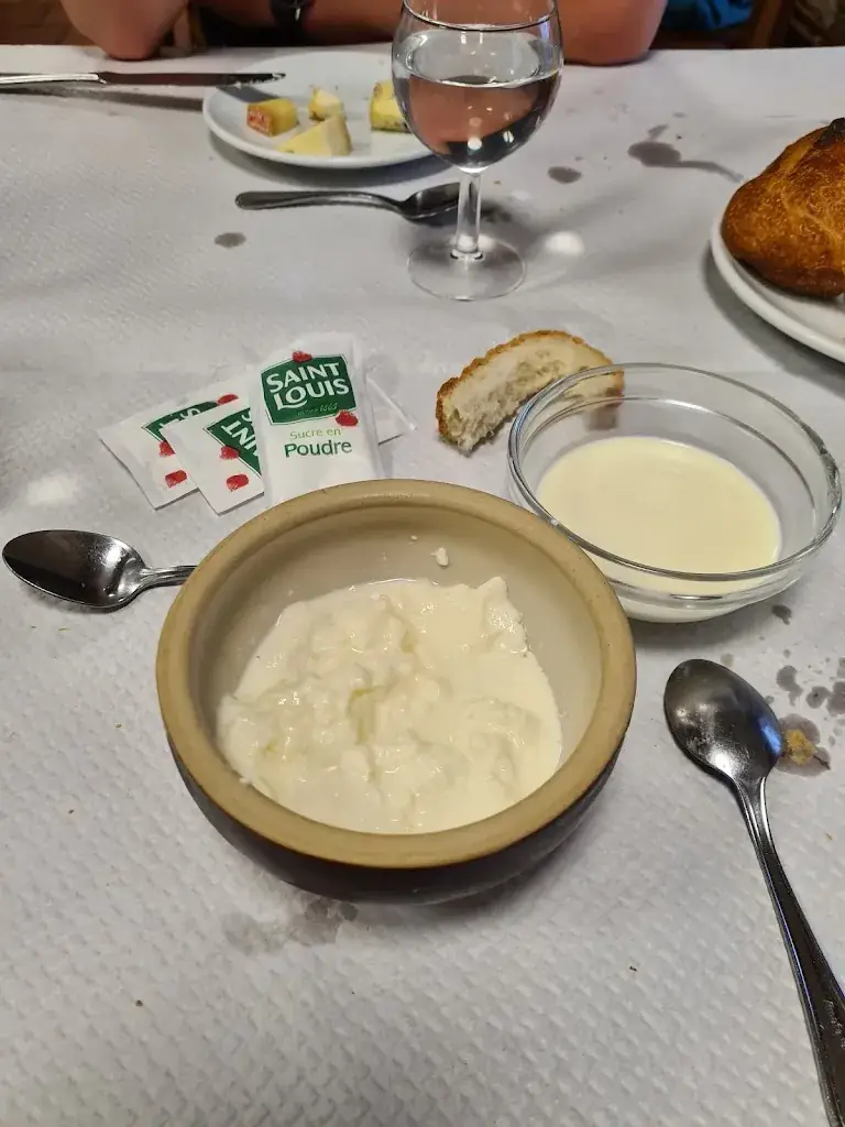 Lawrence_La Voisinée_Ronno_review