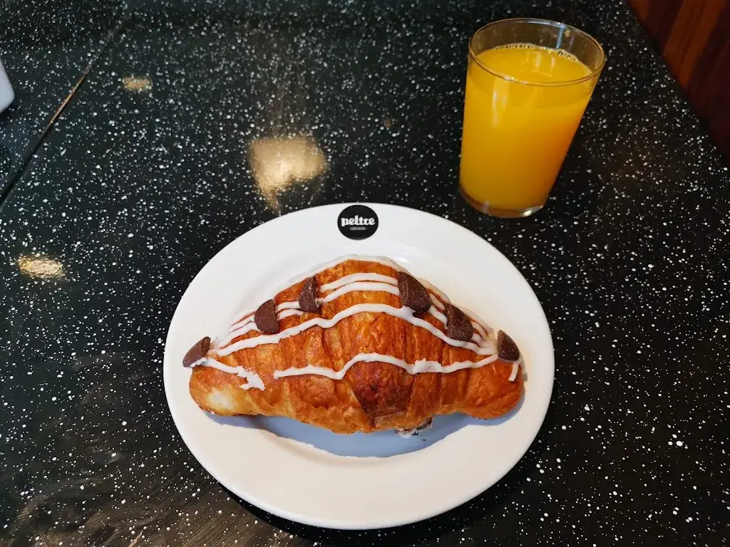 Angeline Viesca_Peltre Lonchería (Pedregal)_Mexico_review