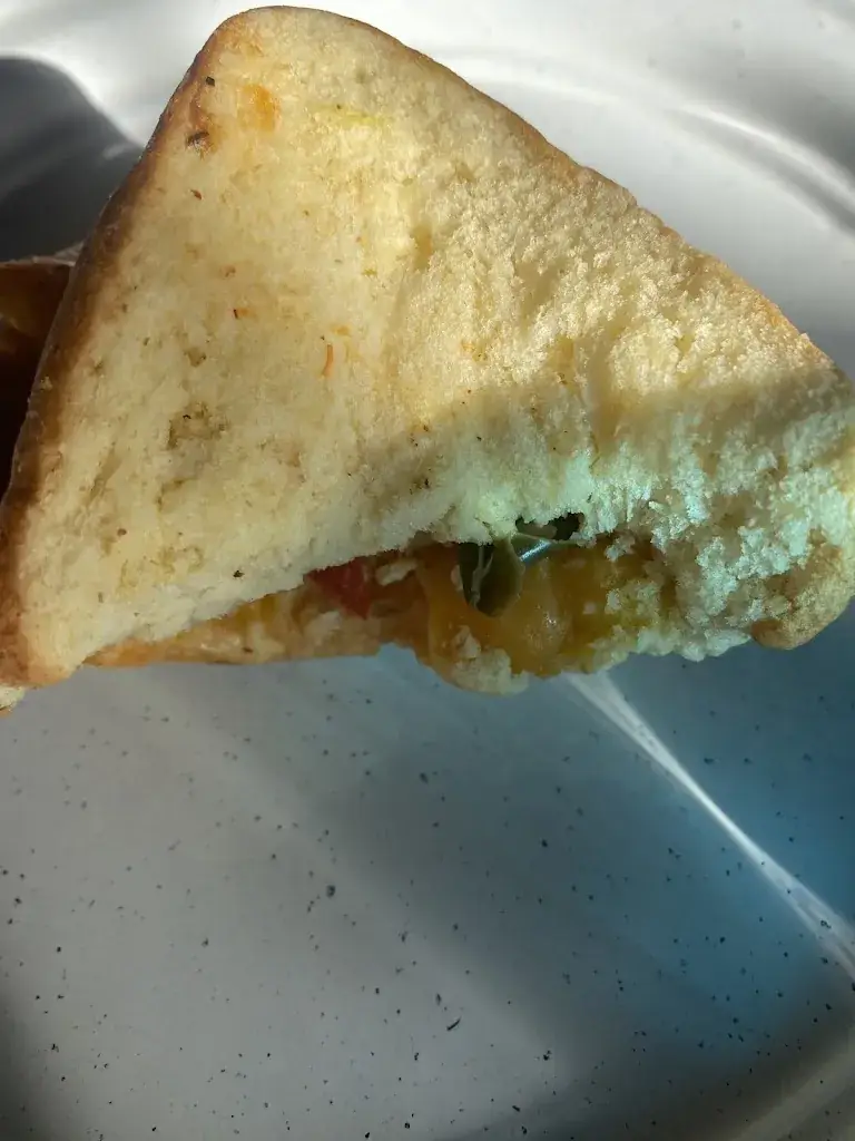 Cecilia Vez_Peltre Lonchería Perisur_Mexico_review