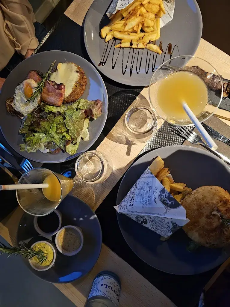 Marshall Zurbuchen_l'Atmosphère_Neufchâteau_review