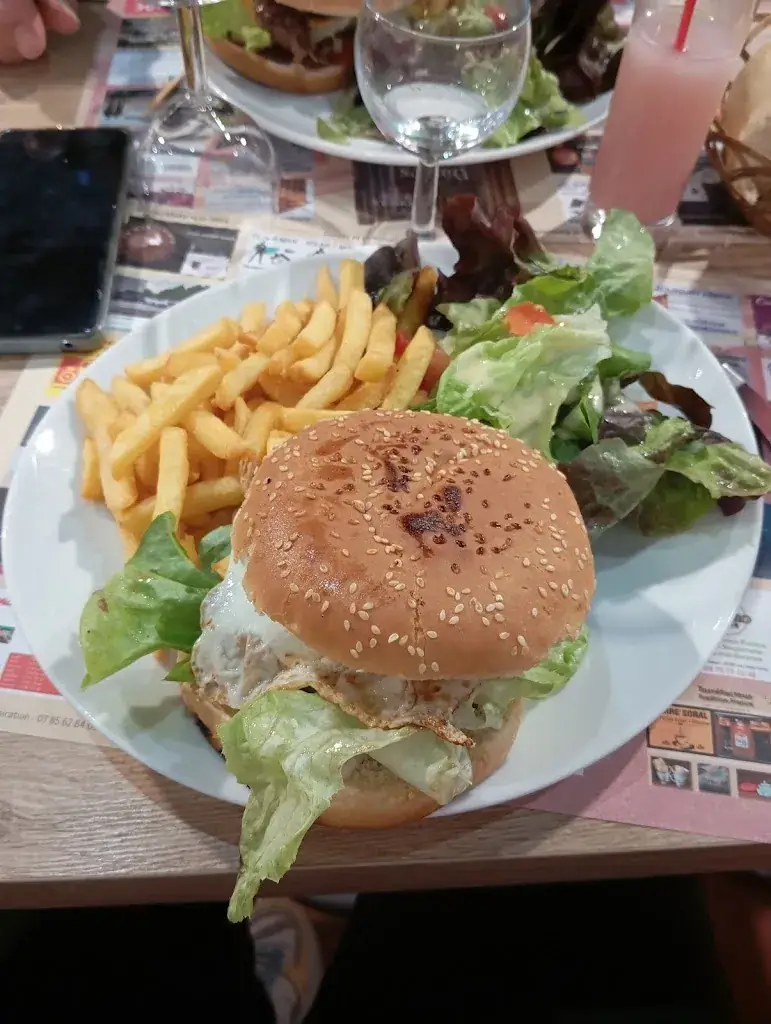 Brasserie Le Charly's, restaurant Chasse sur Rhône, bar_Chasse-sur-Rhône_slider_image_3