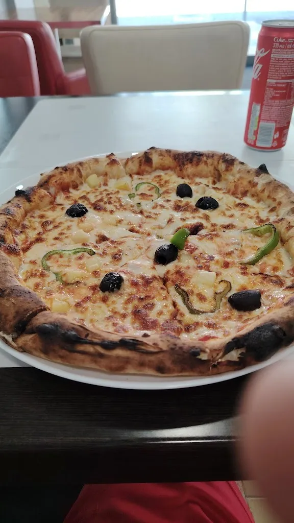 Zarbat Ahmadzai_Capo Pizza_Neufchâteau_review