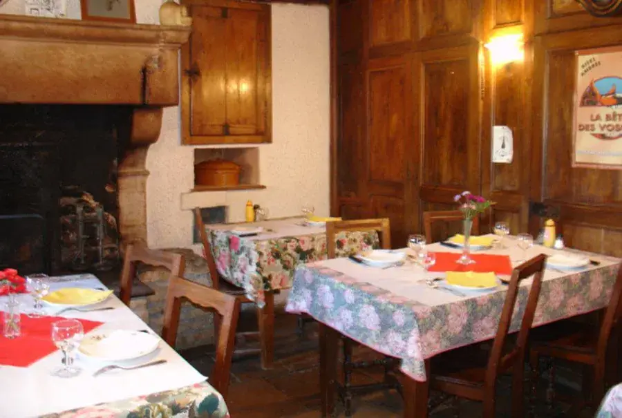 Auberge De L'Etanchotte restaurant in Landaville