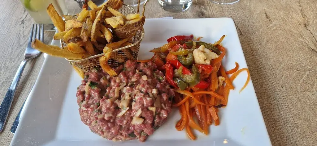 Zina_BRASSERIE GOUZIG_Chasse-sur-Rhône_recensione