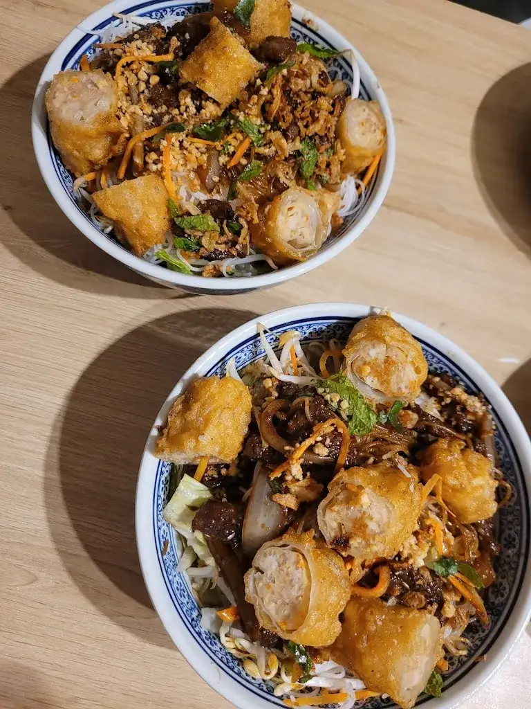 Lia A_Chez Yang_Nogent-sur-Seine_review