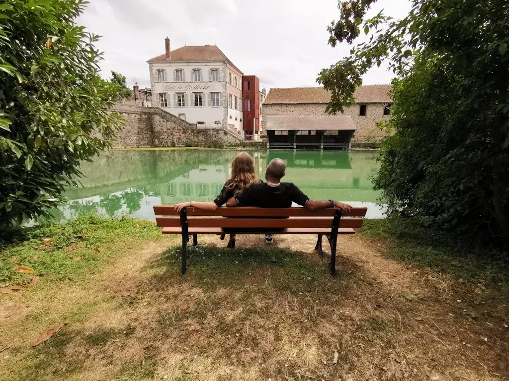 Blue Lefevre_Café De Bellevue_Nogent-sur-Seine_review