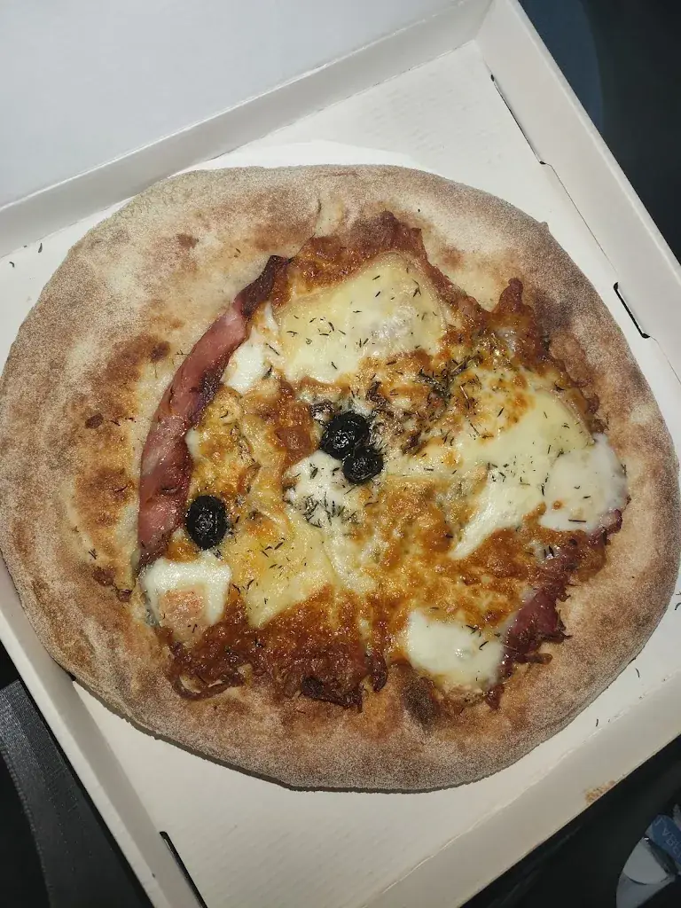 Madame pizza distributeur 24h/24 7j/7 Restaurant in Amplepuis