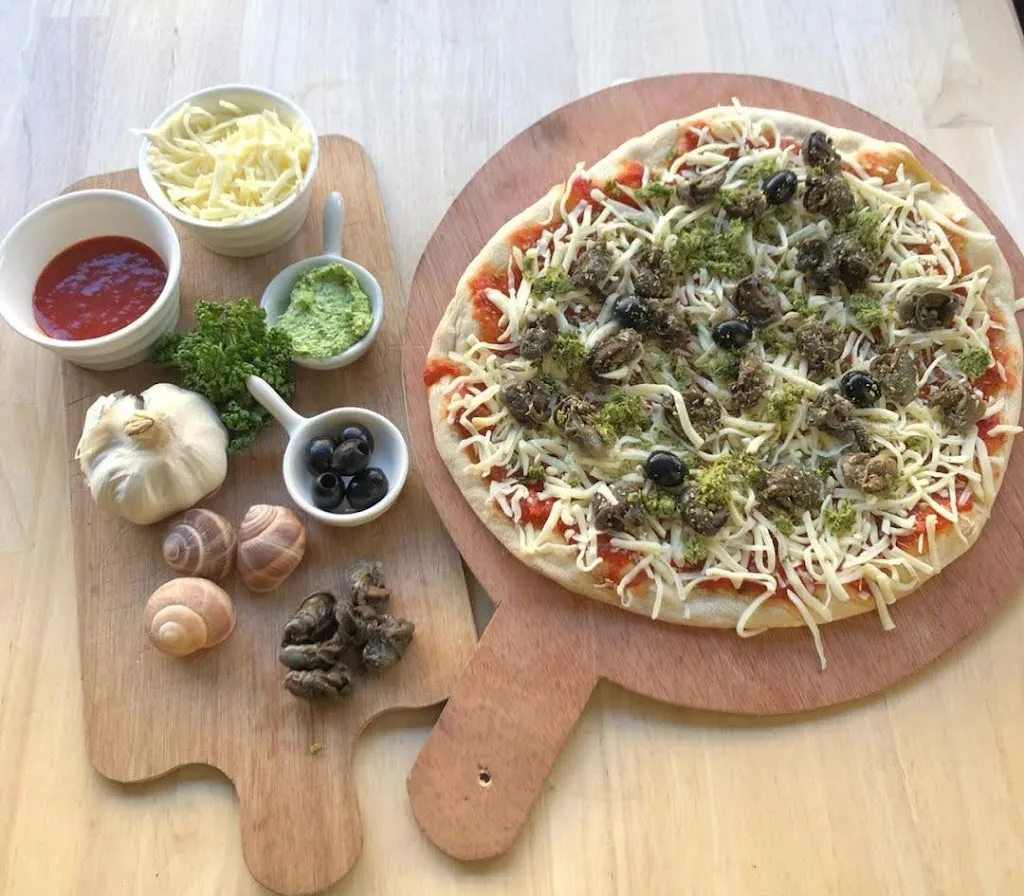 distributeur de pizza au ptit resto chez sophie_Pouru-Saint-Remy_slider_image_2