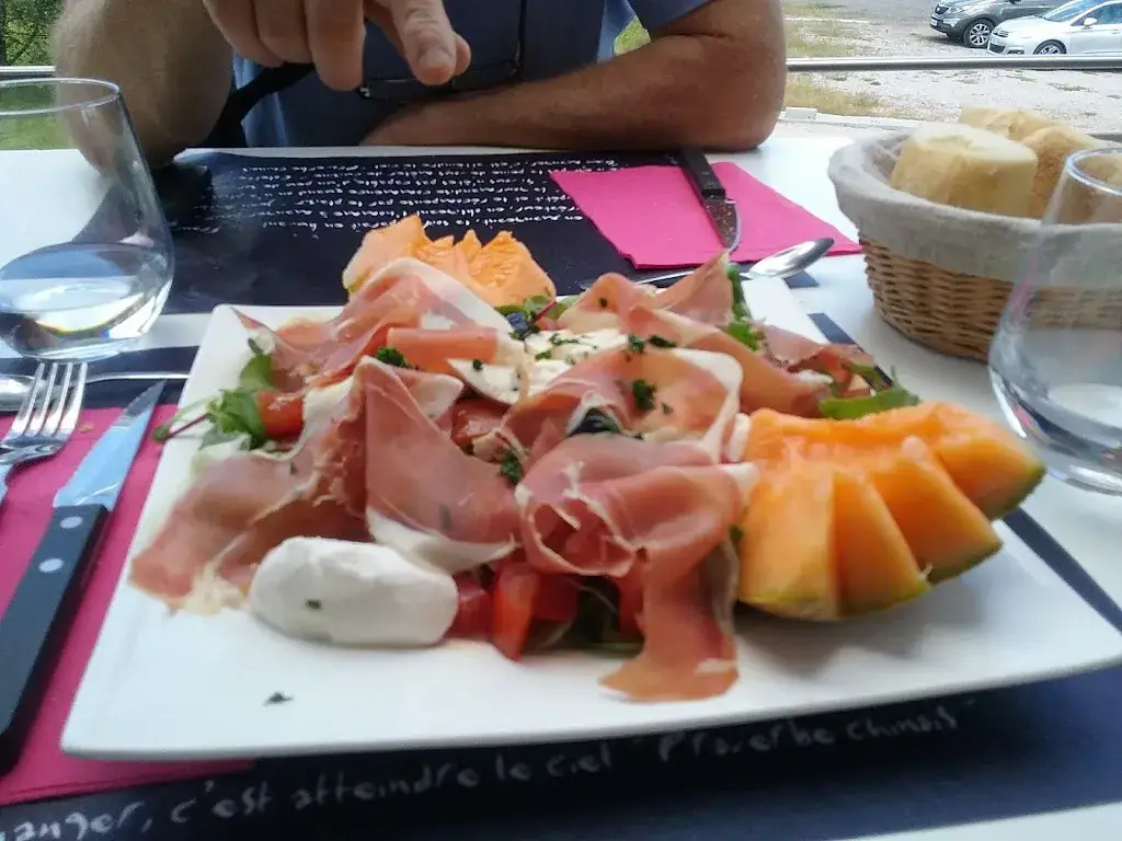 Bistrot De La Place Pouxeux restaurant in Pouxeux