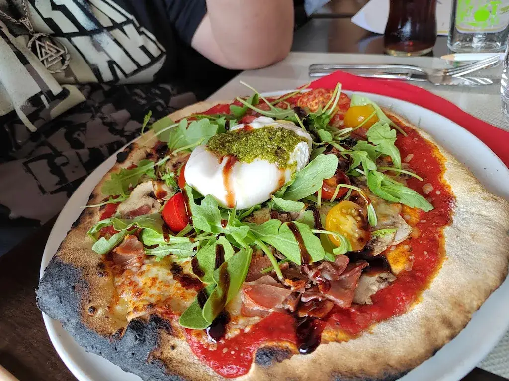 laetitia Bonjour_Pizzeria L'Osiris_Pouxeux_review