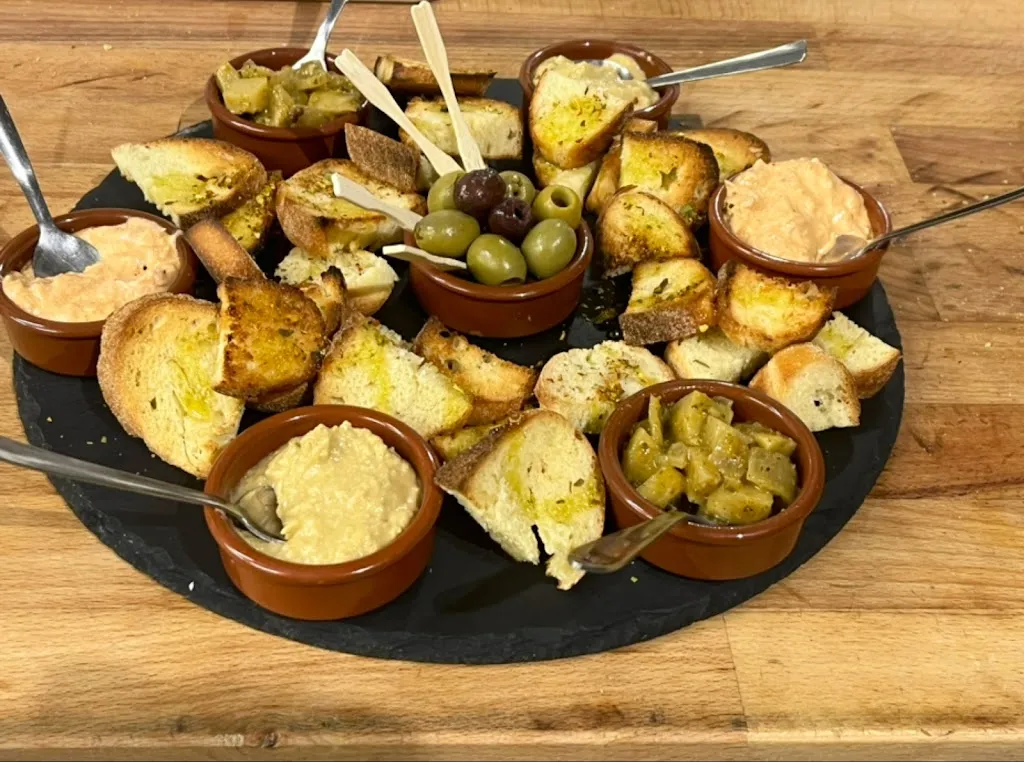 Olive bistrO Restaurant, Pasta, Pizza et cuisine méditerranéenne_Saint-Nabord_slider_image_2