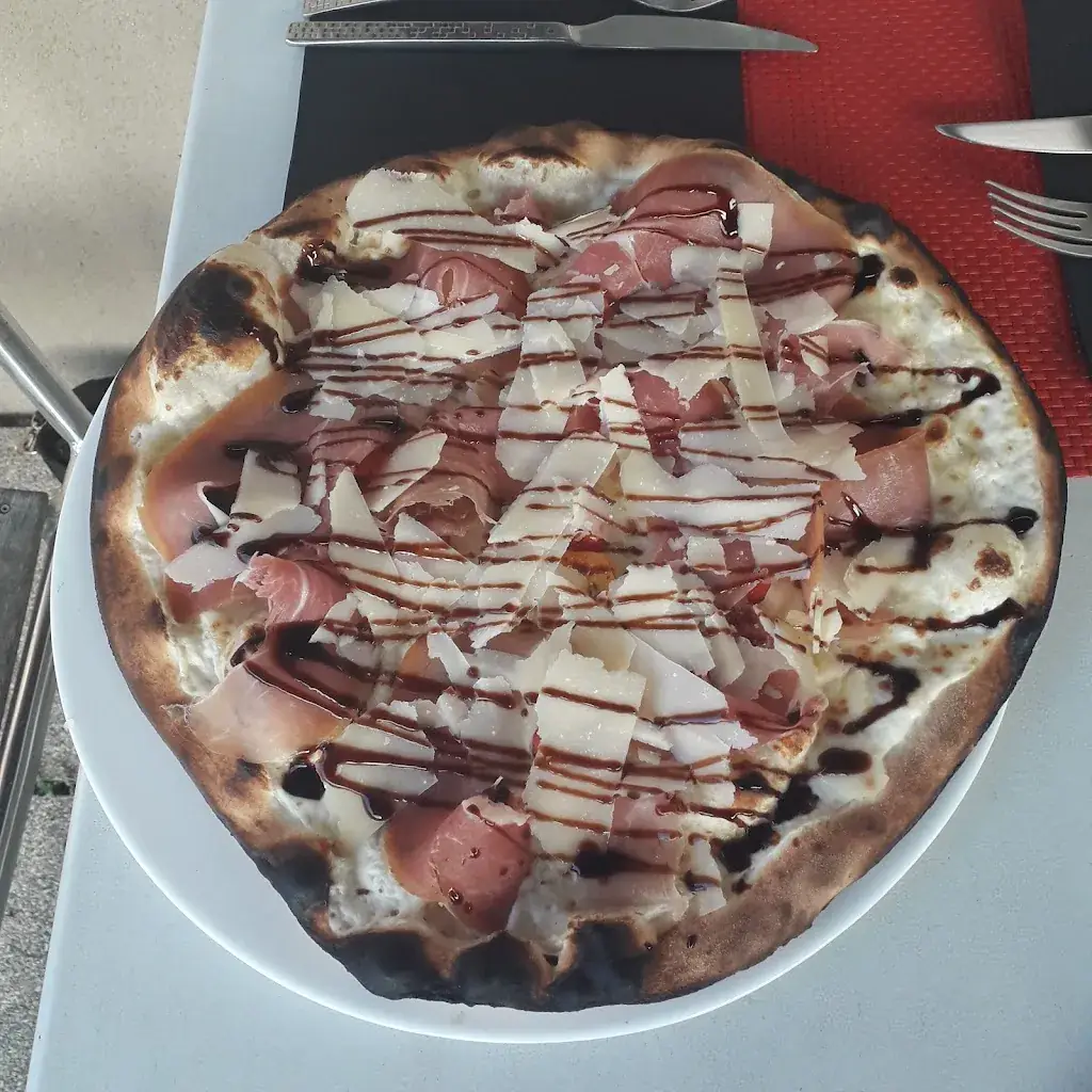 Pizzeria F1 - Pizzas au feu de bois et restauration rapide_Noisseville_slider_image_3