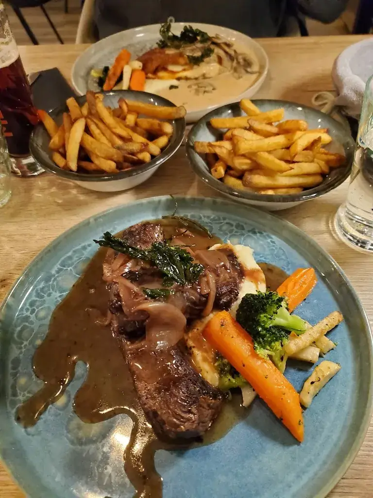 Anna Paula Amado_Chez Elise_Lutzelbourg_review