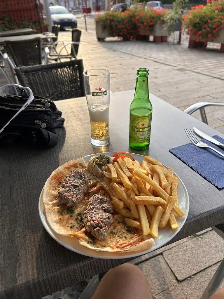 Chez Le Libanais_Revin_slider_image_3