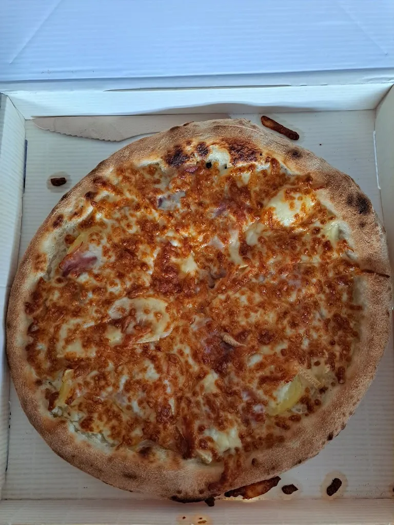 Distributeur Grey's Pizza restaurant in Plombières-les-Bains