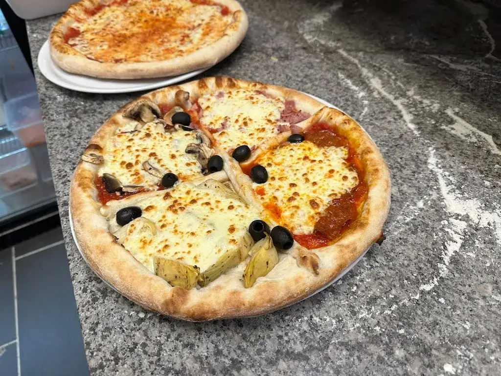 Plaza Espresso - Rimogne Restaurant in Rimogne