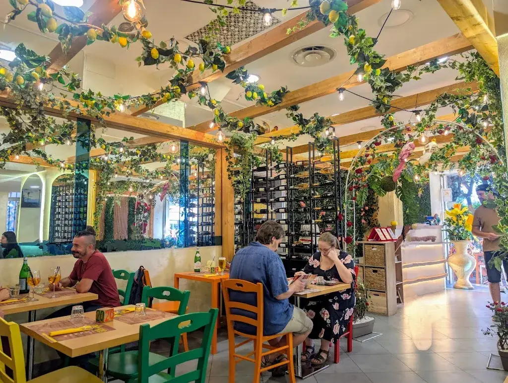 Le Delizie Pompei_Italy_slider_image_3