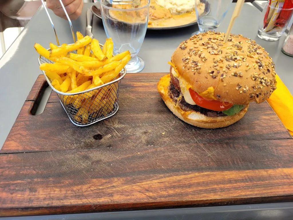 Minoni Oupas_A TABLE_Richemont_review