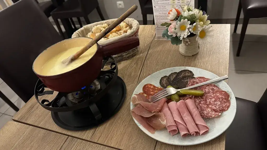 Victor REBHUN_Restaurant le 8 Mai_Cluses_reseña