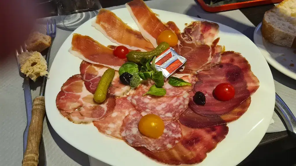 Restaurant le 8 Mai_Cluses_slider_image_3