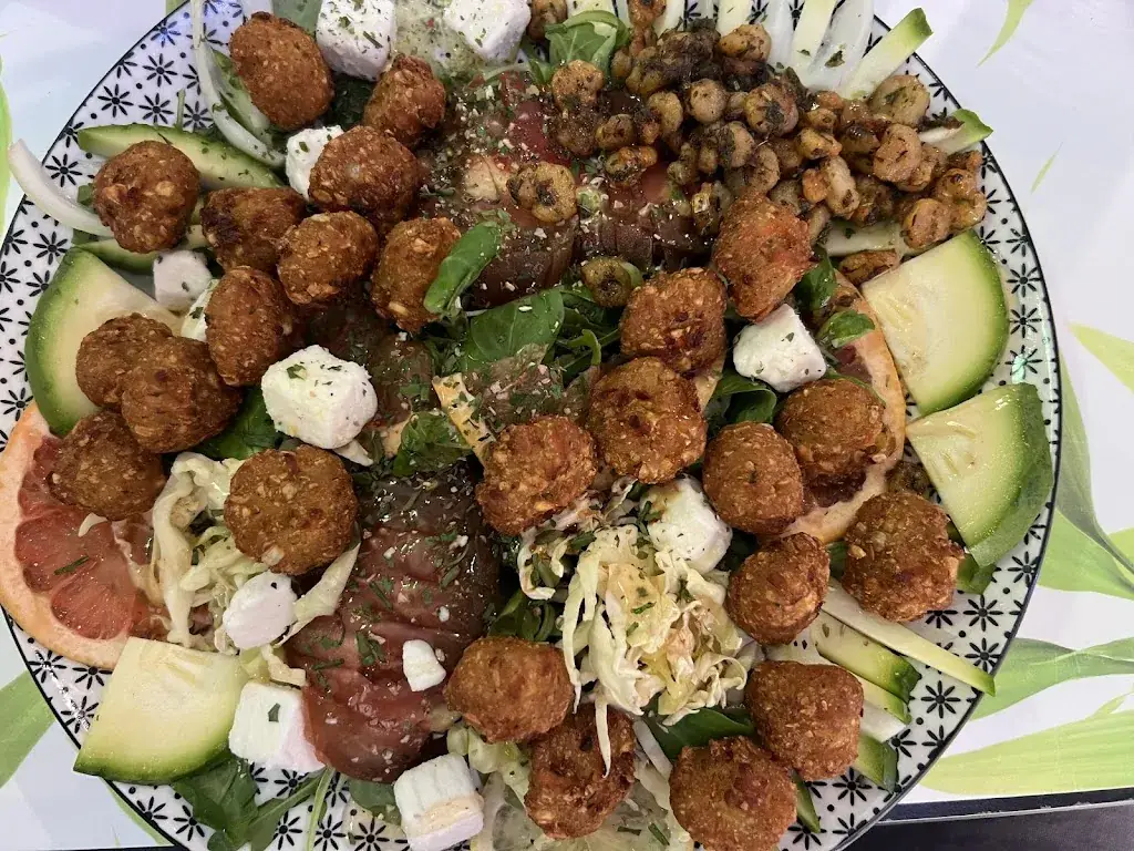 Alex Crossland_AUX GRANDS N'IMP _Troyes_review