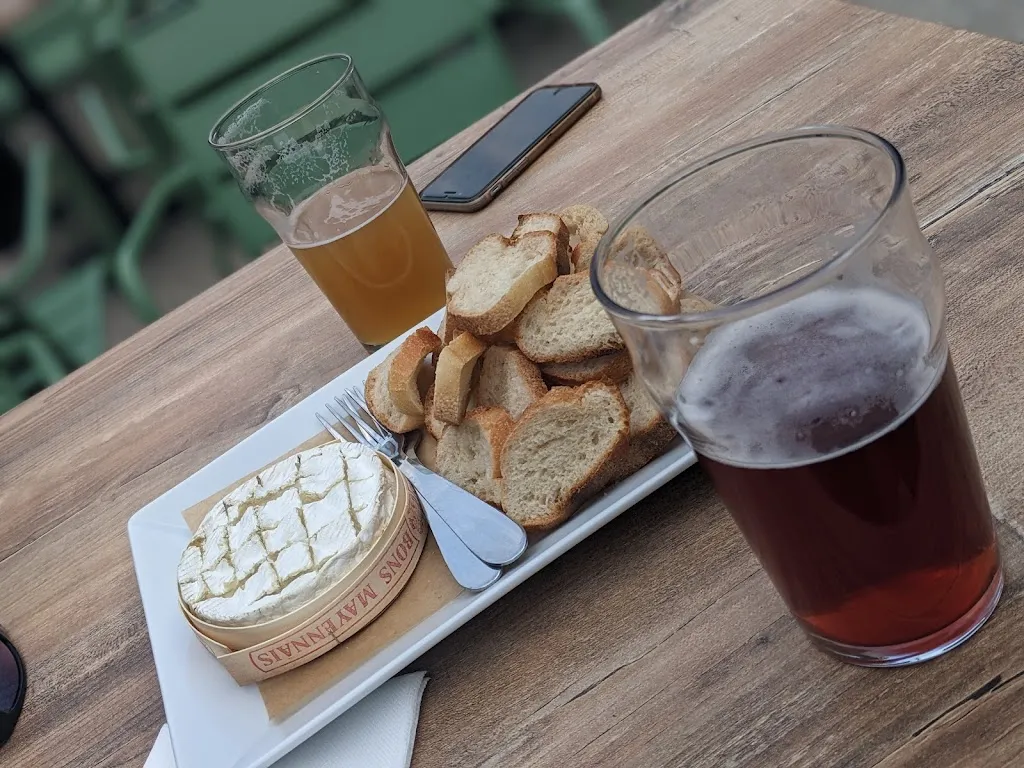 Victor Davidenko_BAR LE CAJU_Saint-André-les-Vergers_recensione