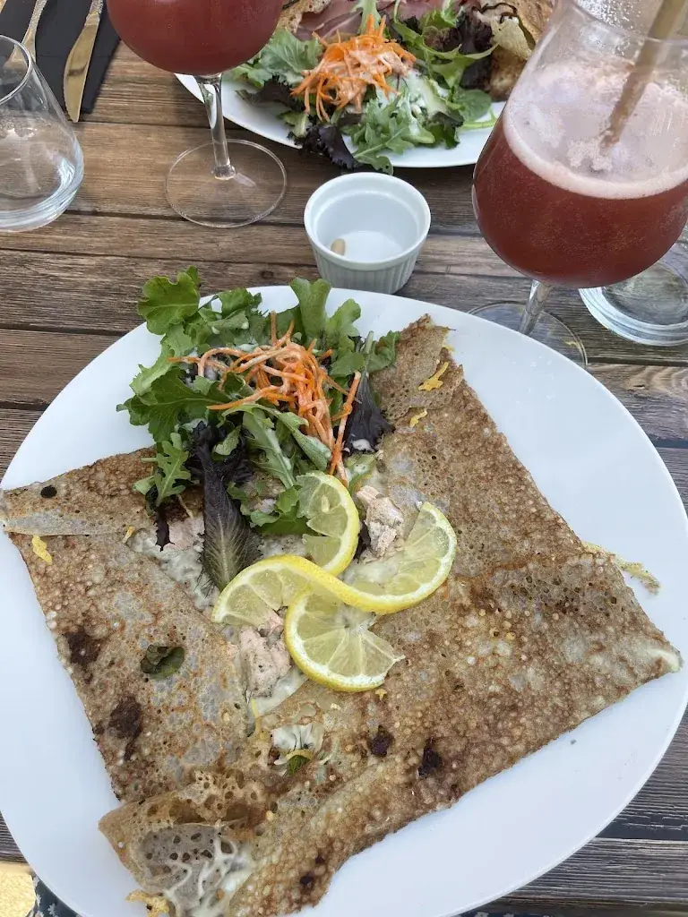 Aline Mouton_Les Ormes_Romilly-sur-Seine_review