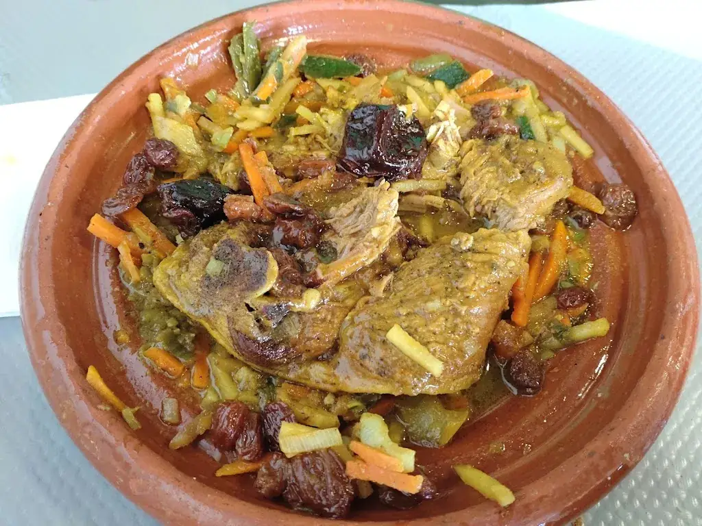 Emélie ELOY_FÉE DE MIEL_Saint-Memmie_review