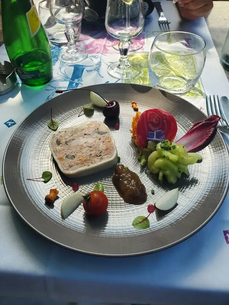 Restaurant @ Logis Hôtel le Bellevue restaurant in Saint-Hippolyte