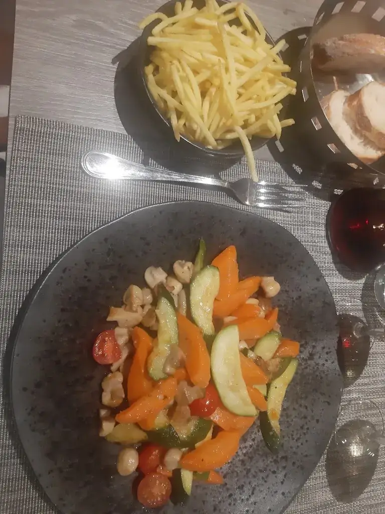 Hannah Badertscher_Le Nouveau Monde_Uvrier_reseña