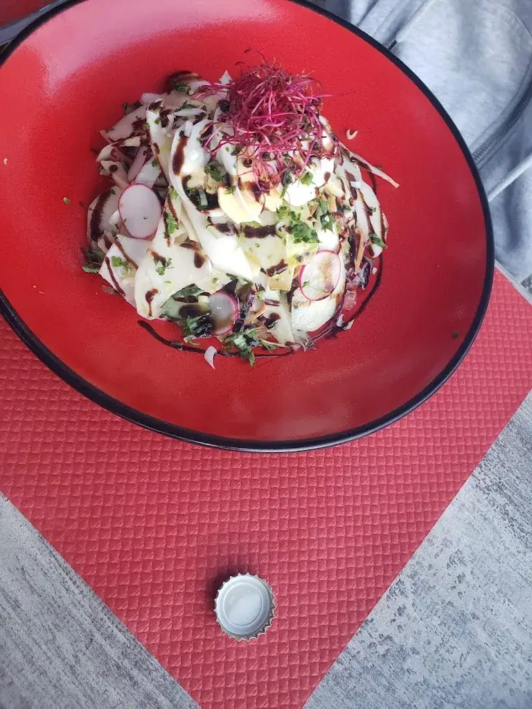 Amėlia Pernet_Côté Lac_Chens-sur-Léman_review