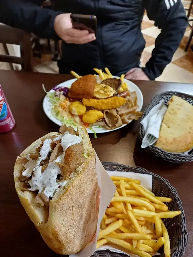 Simon HAUD_LARA KEBAB_Sainte-Croix-en-Plaine_recensione