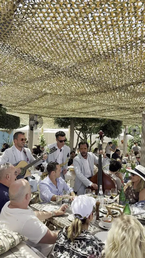 Burcu Esmersoy_La Guérite - Cannes_Cannes_review