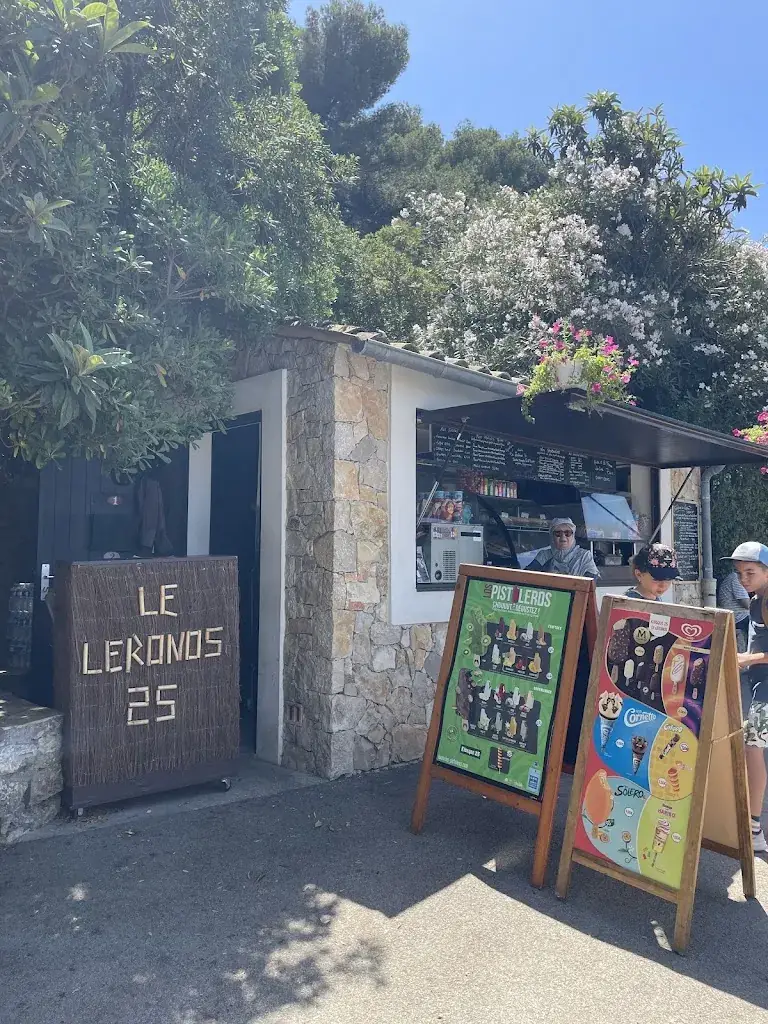 Le Lerõnos_Cannes_slider_image_3