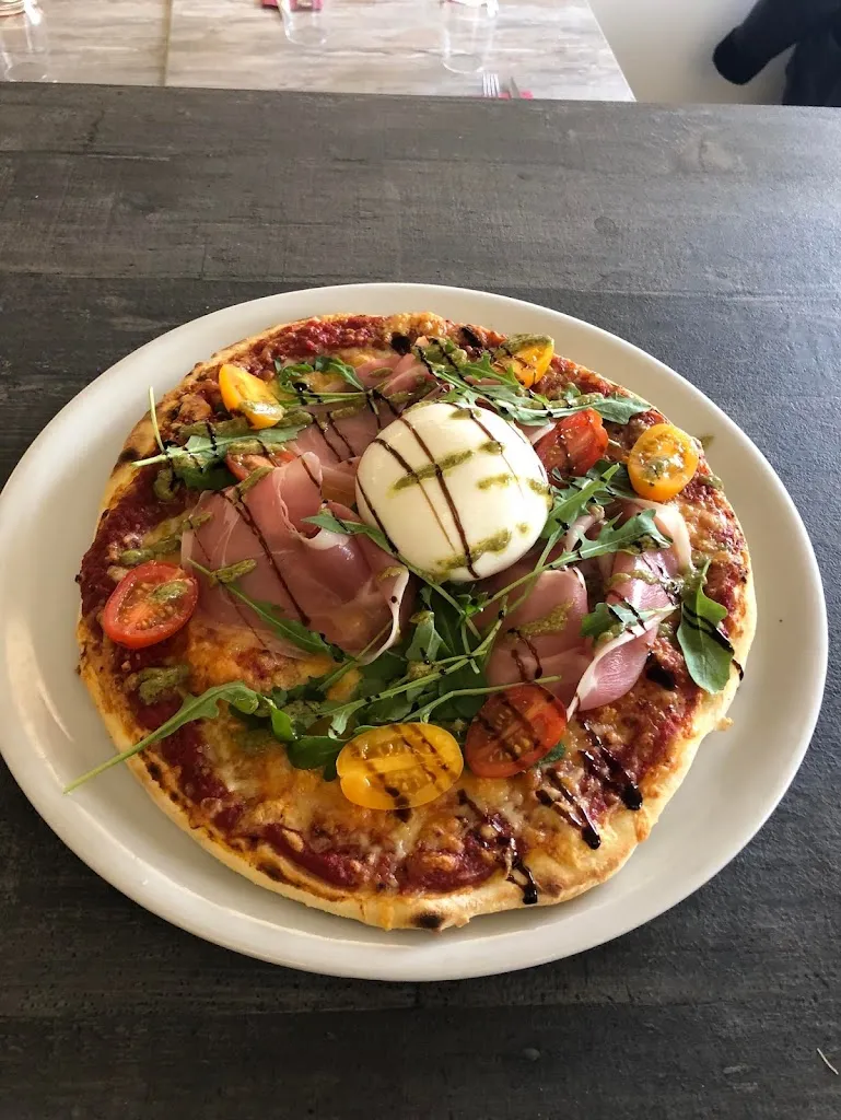 Le Saint-Max_Saint-Max_slider_image_3