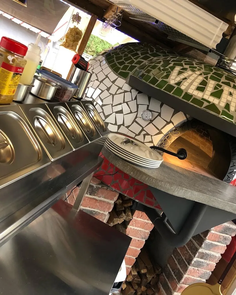 Pizzeria Villa palmiers restaurant in Chimilin