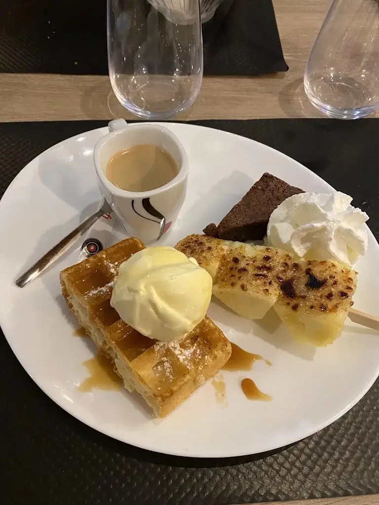 John JD_Family House_Saint-Max_review