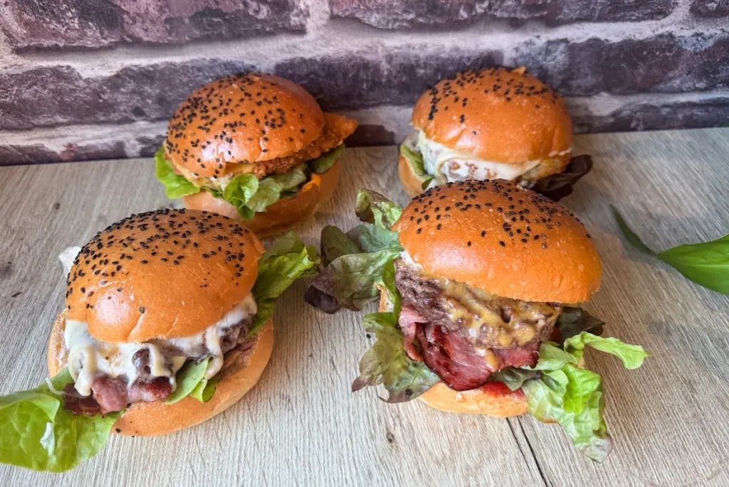 La fabrique de Charley Restaurant et distributeur à pizzas_Sarry_slider_image_3