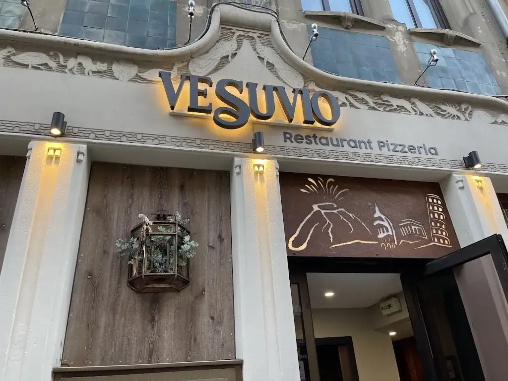 Peter R. Reuter_Le Vesuvio_Sarreguemines_review