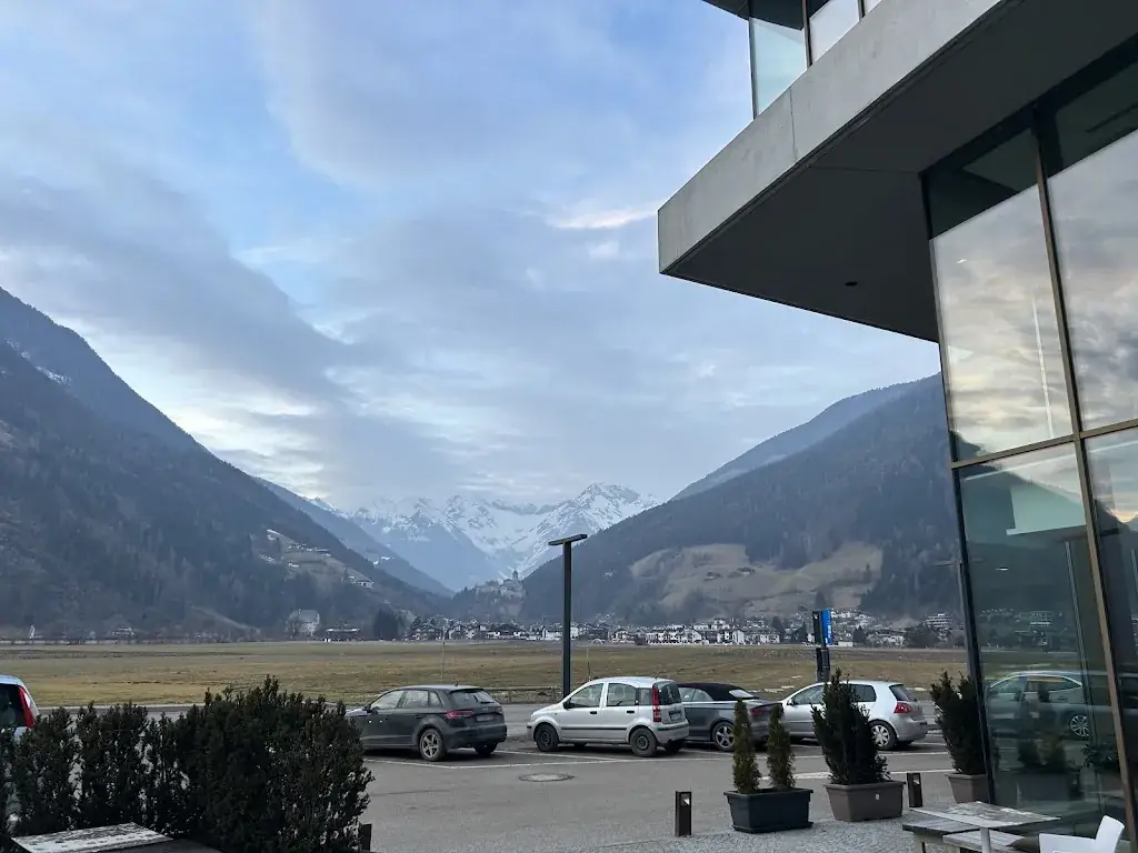 Joba Pavel_Cascade_Italy_review