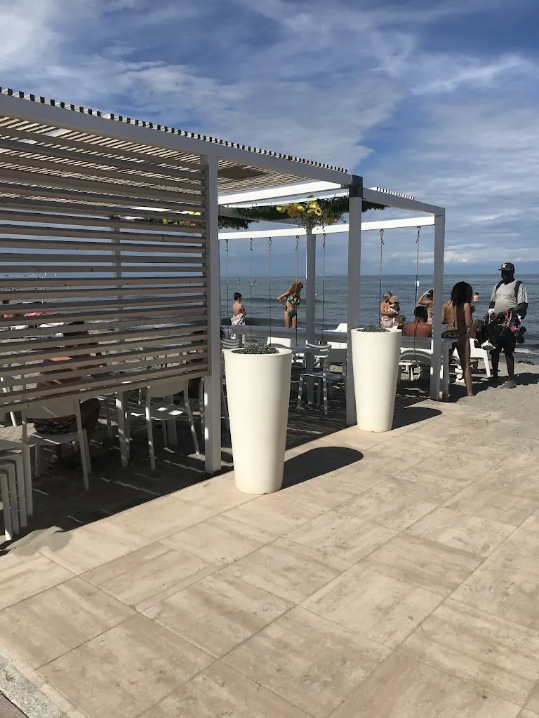 Martina Girardello_Sand Beach Club_Italy_recensione