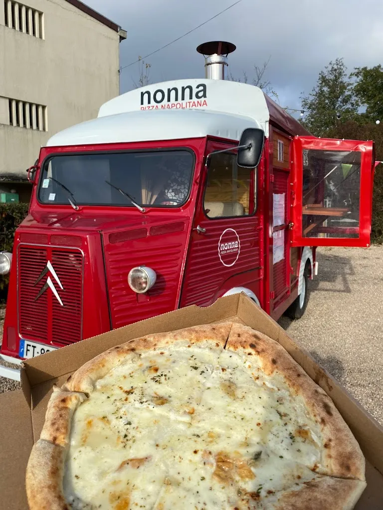 Nonna Pizza Napolitana_Scy-Chazelles_slider_image_3